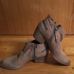 Dolce Vita Saylor booties tan leather